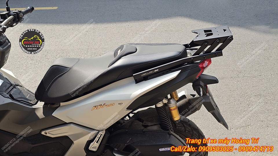 Do thiết kế chuẩn chỉn từng chi tiết nên không cạ cấn với dàn áo của xe ADV 160