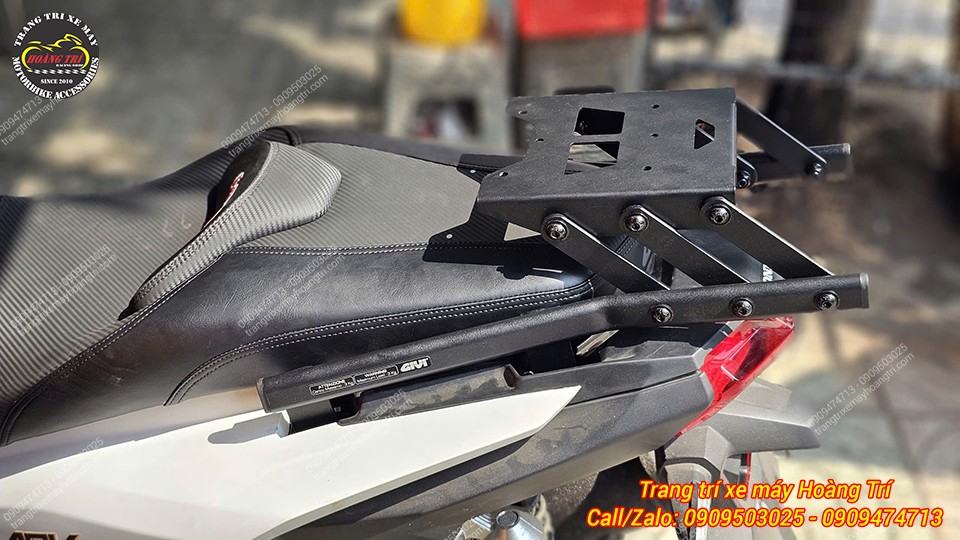 Thiết kế thông minh nên anh em có thể trượt lên, trợt xuống dễ dàng để thay đổi phong cách cho xe