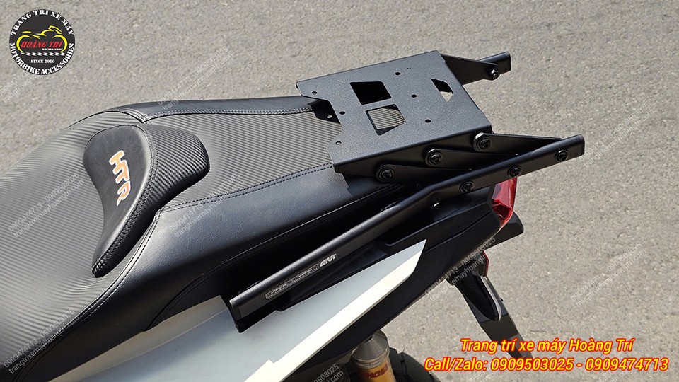 Baga trượt Givi ADV 160 ở trạng thái thu gọn, phù hợp di chuyển hằng ngày, giữ dáng xe gọn gàng