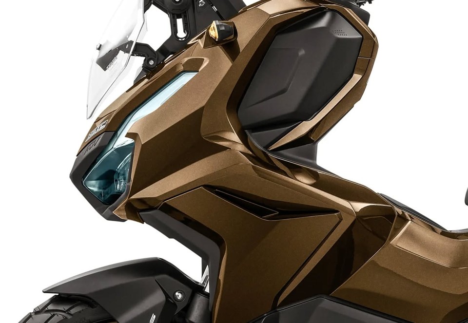 Chi tiết dàn nhựa góc cạnh thể hiện đúng ngôn ngữ thiết kế thể thao, đẳng cấp