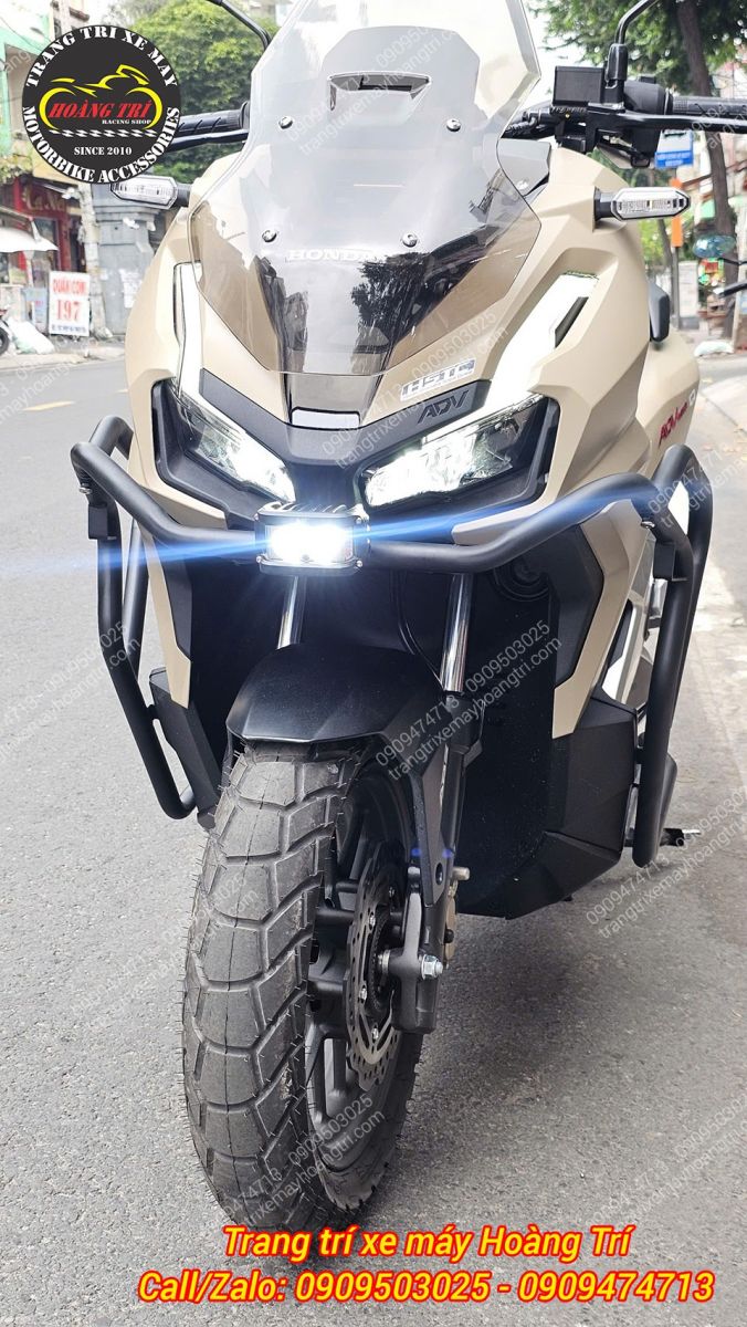 Bật đèn lên giúp đi đêm hiệu quả và tăng sáng cho xe giúp an toàn hơn khi đi đêm