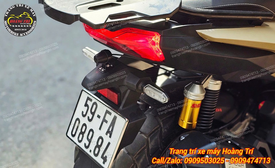 Camera hành trình sau được gắn cố định gần cụm đèn hậu của Honda ADV 160