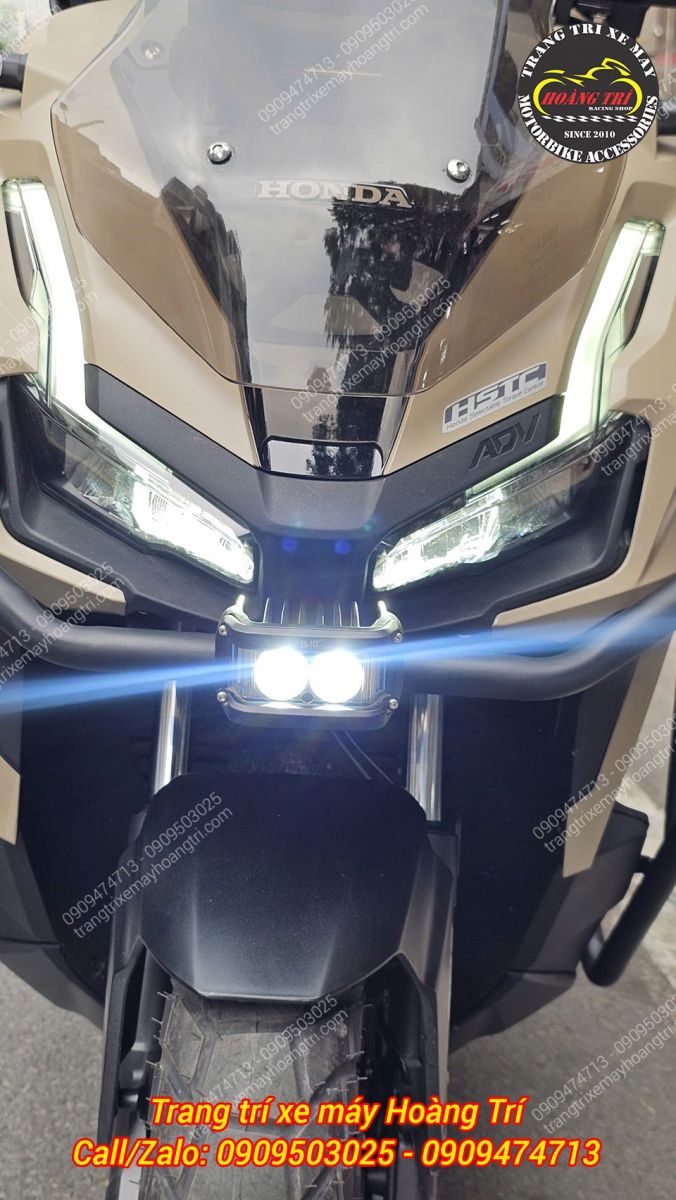 Thao tác điều khiển dễ dàng và nhanh chóng cho ADV 160 với pát công tắc 2 nấc gắn ghi đông