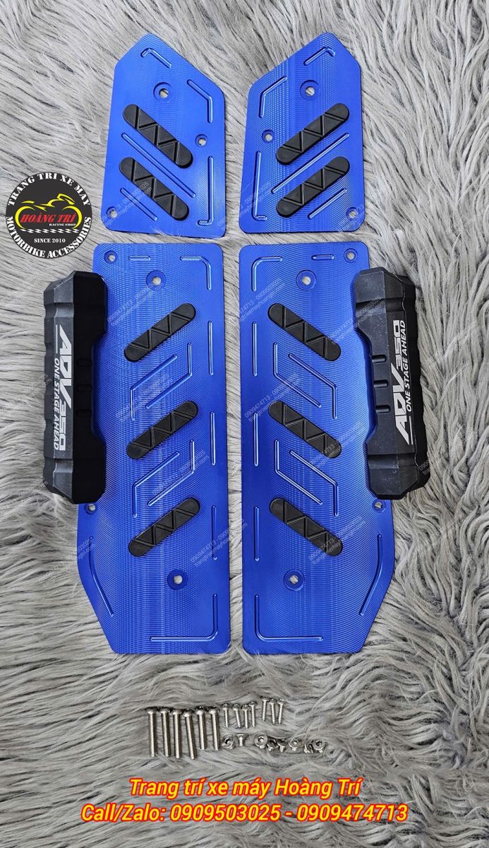 Thảm để chân ADV 350 nhôm CNC màu xanh dương nổi bật, tăng tính thẩm mỹ và độ bám cho xe