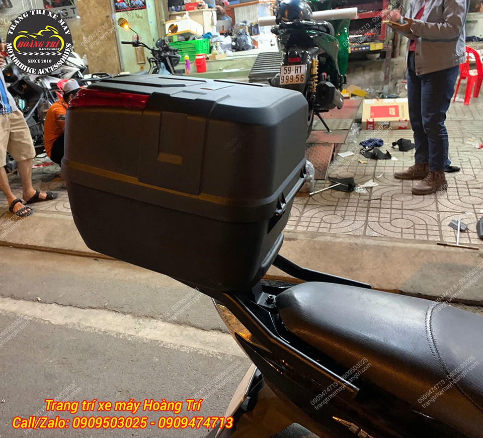 Thùng sau Givi B33NM chính hãng với dung tích lớn - 33 lít mang đến sự tiện lợi cho xe
