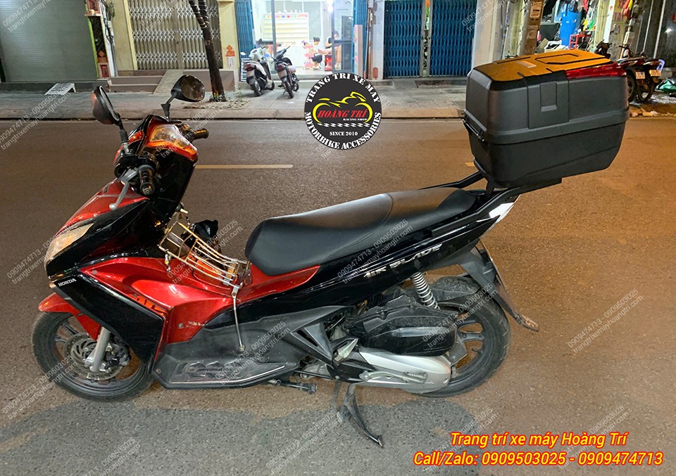 AirBlade 2013 đỏ đen gắn thùng sau Givi B33NM, baga sau SRV - Cách để nâng cao tính tiện dụng cho xe