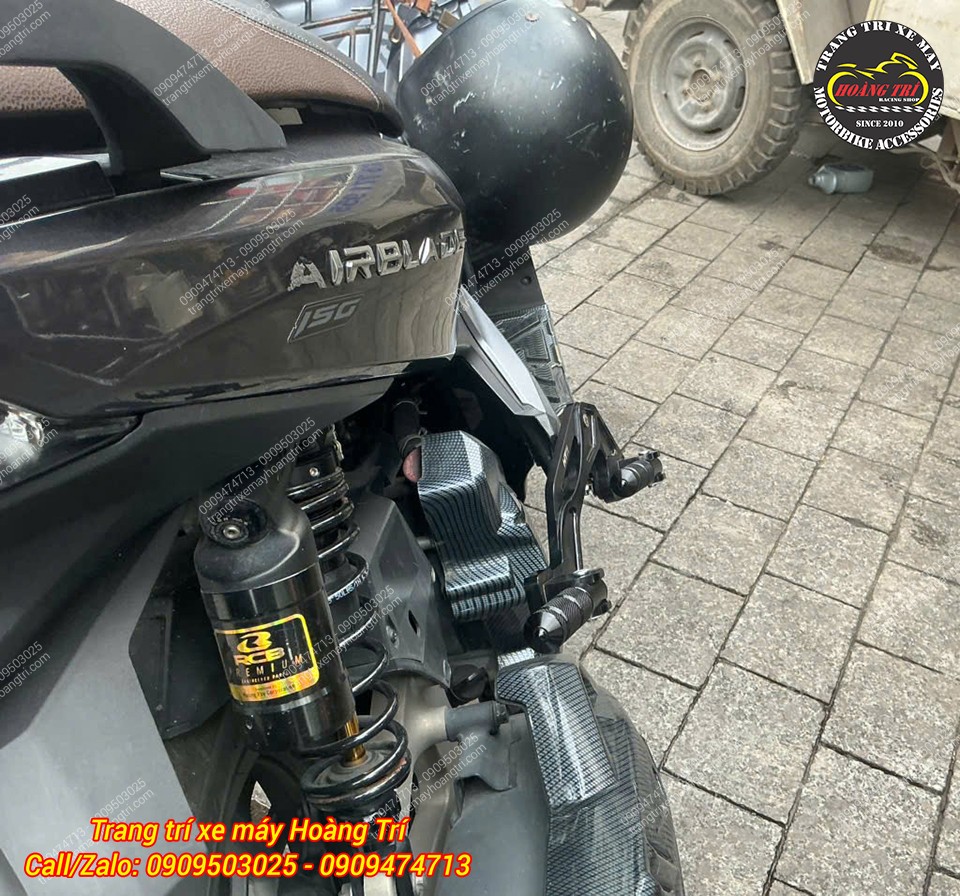 Khách tự lắp gác chân phụ HTR cho xe Ariblade, độ thêm phuộc Racing Boy và ốp pô carbon