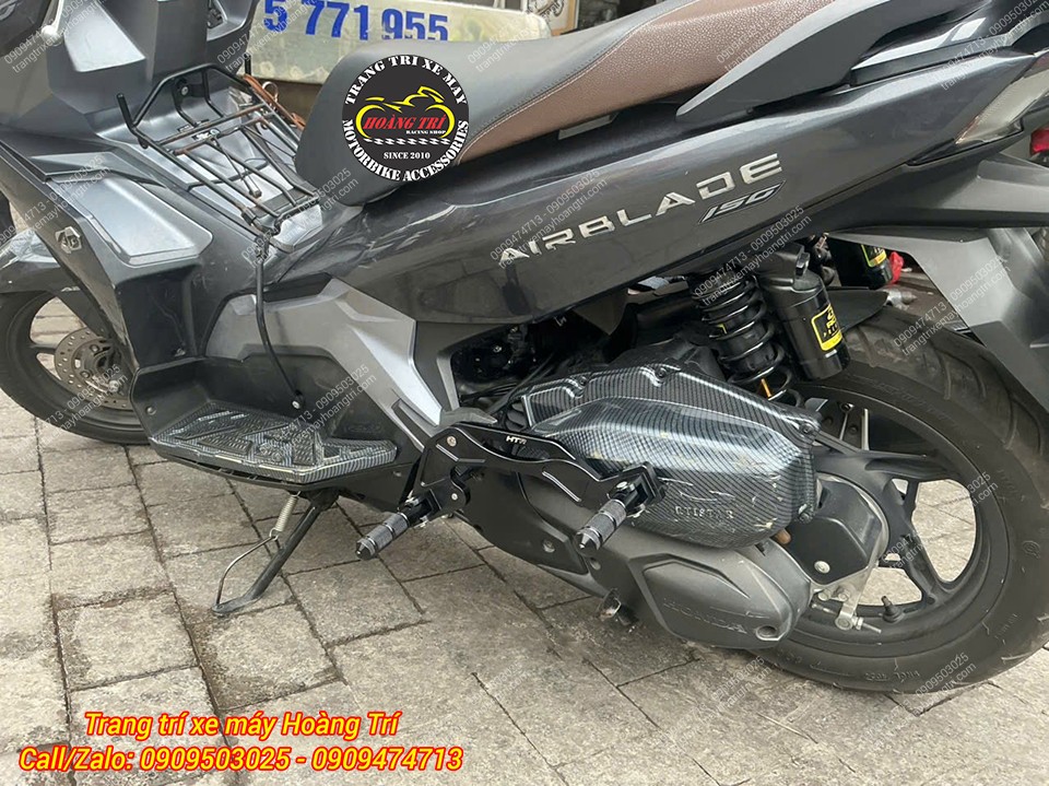 Gác chân phụ HTR được bật ra sẵn sàng sử dụng trên xe Airblade 150 - Cảm ơn anh khách ở xa đã ủng hộ!