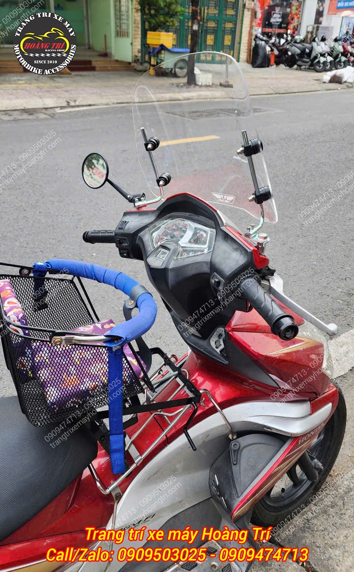 Mẫu kính TRU-30 lắp chân kính chắc chắn và thẩm mỹ tối đa mang đến ngoại hình mới cho xe