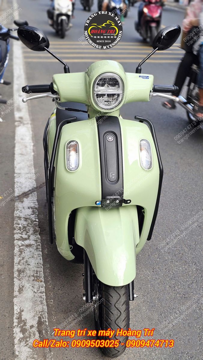 Mặt trước xe Fazzio 125 với khung bảo vệ đen, tăng vẻ mạnh mẽ và tạo điểm nhấn cho xe