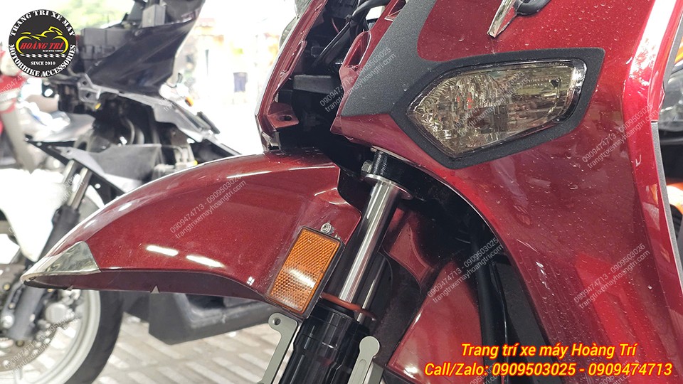 Chi tiết ty phuộc trước Kingham sáng bóng, lắp vừa vặn trên Giorno 125