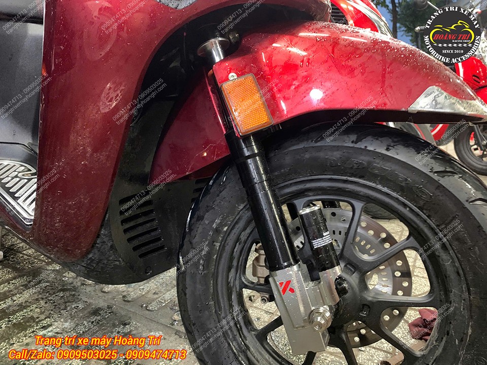 Góc chụp nghiêng phuộc Kingham giúp dàn chân Giorno 125 trông cứng cáp, thể thao hơn