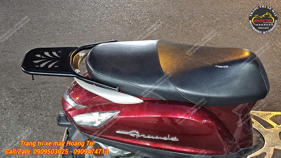 Góc nhìn từ trên xuống baga sau Grande nối dài, form ôm yên, xe trông cứng cáp hơn, mãnh mẽ hơn