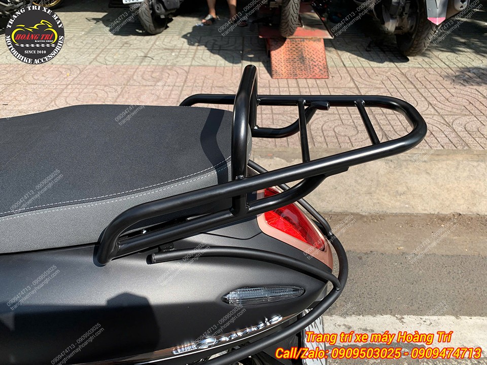 Cận cảnh baga sau HT được thay thế cản sau zin của xe tiện lợi hơn cho việc chở đồ