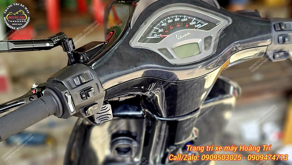 Hoàn thiện lắp đặt công tắc Daytona trên Vespa GTS, đảm bảo thẩm mỹ và độ bền lâu dài