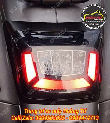 Cụm đèn hậu LED Vespa GTS bật sáng, hiệu ứng ánh sáng rõ ràng, tăng nhận diện ban đêm