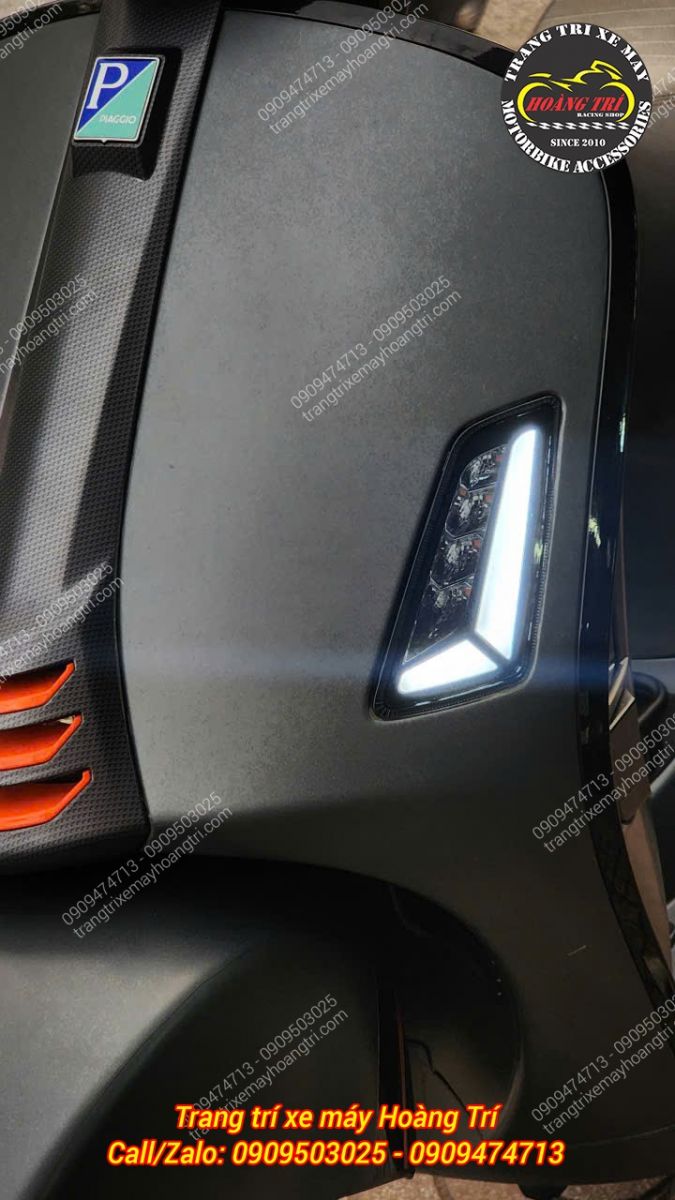 Đèn pha LED KOSO kết hợp cụm đèn LED xi nhan trước Vespa GTS tạo điểm nhấn ban đêm