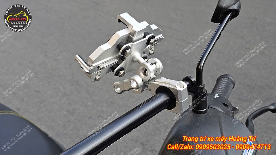 Giá đỡ điện thoại Motowolf kim loại màu bạc, gắn trên thanh ngang xe Lexi 155