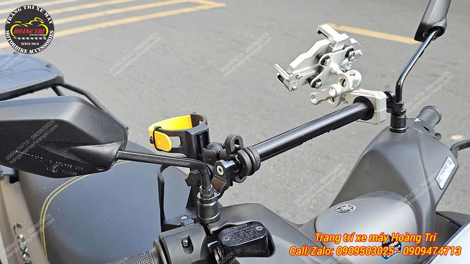 Thanh ngang ghi đông Motowolf đã được trang bị: giá đỡ chai nước Osopro và giá đỡ điện thoại