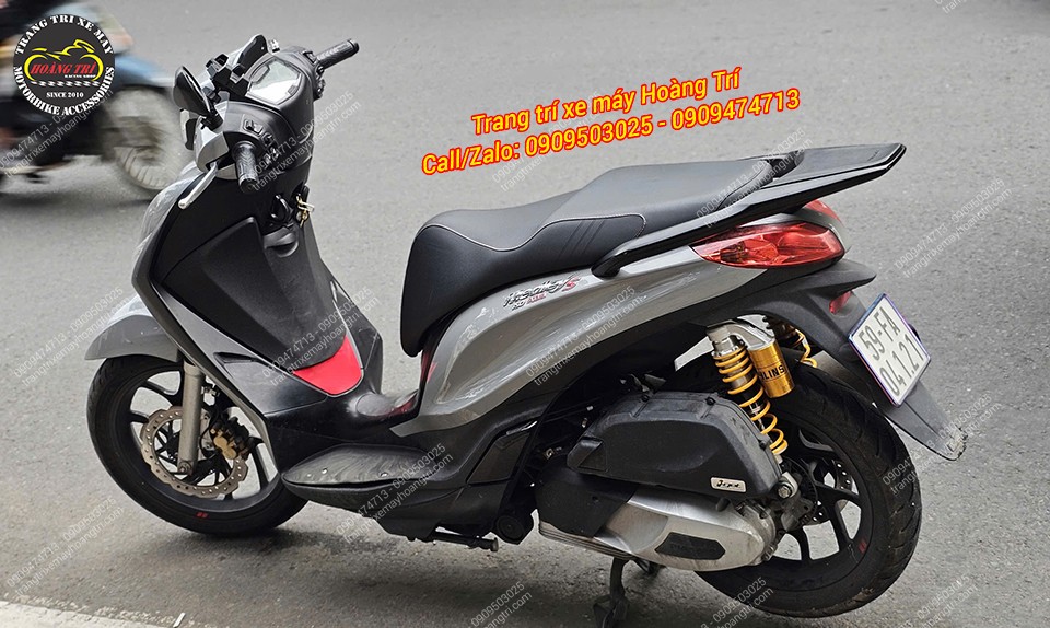 Tổng thể Piaggio Medley sau khi nâng cấp phuộc Ohlins HO647, dáng xe cao ráo, thể thao hơn