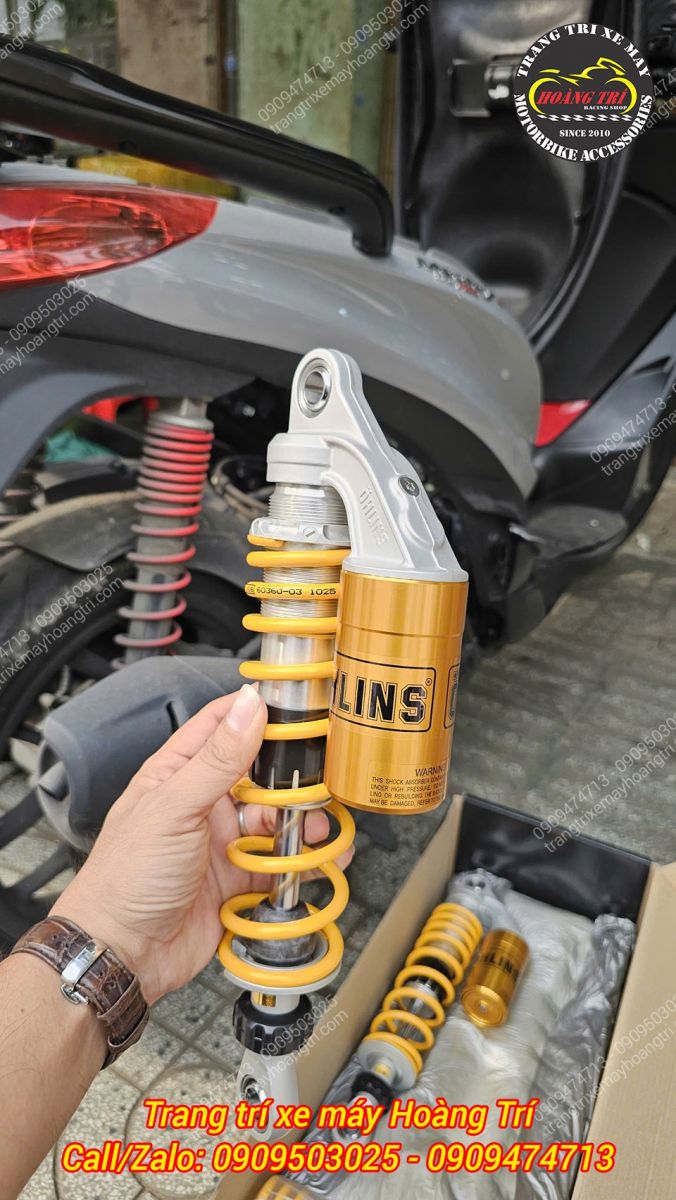 Trên tay phuộc Ohlins HO647, lò xo vàng đặc trưng, bình dầu tăng trải nghiệm nhún giúp ổn định vận hành