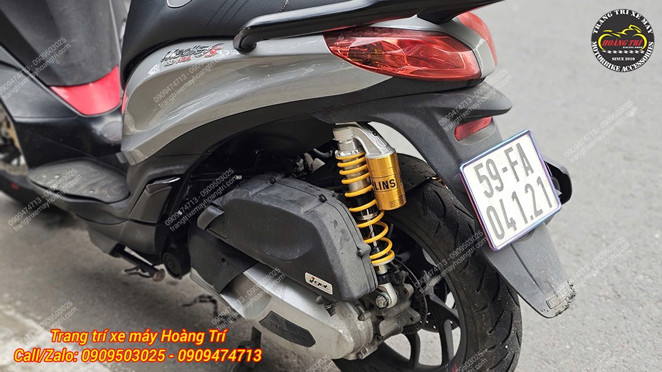Góc nhìn trực diện đuôi xe Medley sau khi lên phuộc Ohlins, dáng xe cứng cáp hơn