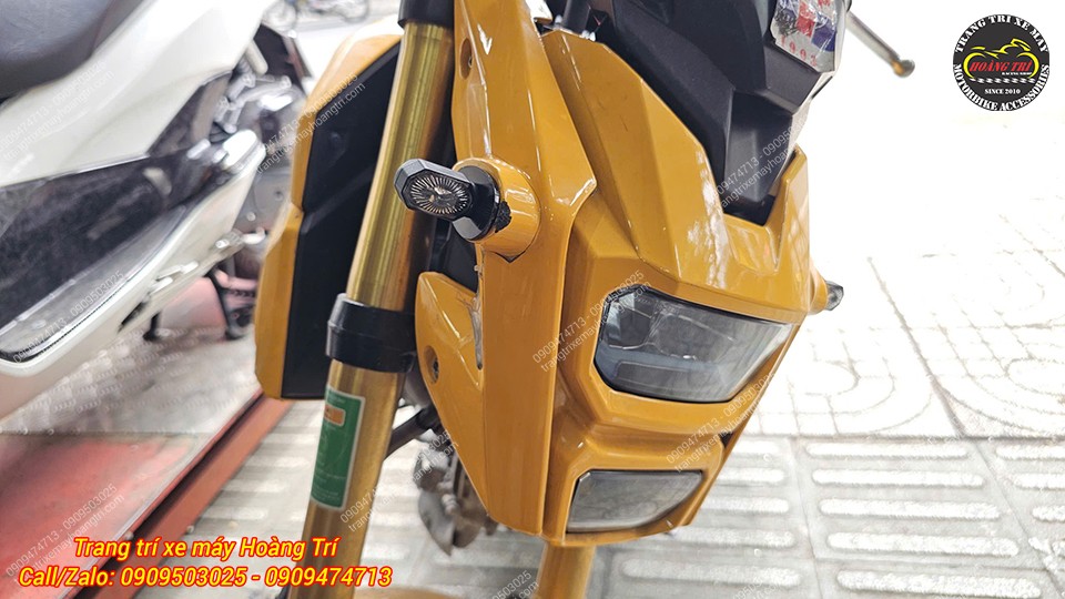 Góc nghiêng xi nhan Spirit Beast JM1 trên MSX, lắp gọn hai bên phuộc, tăng tính thể thao