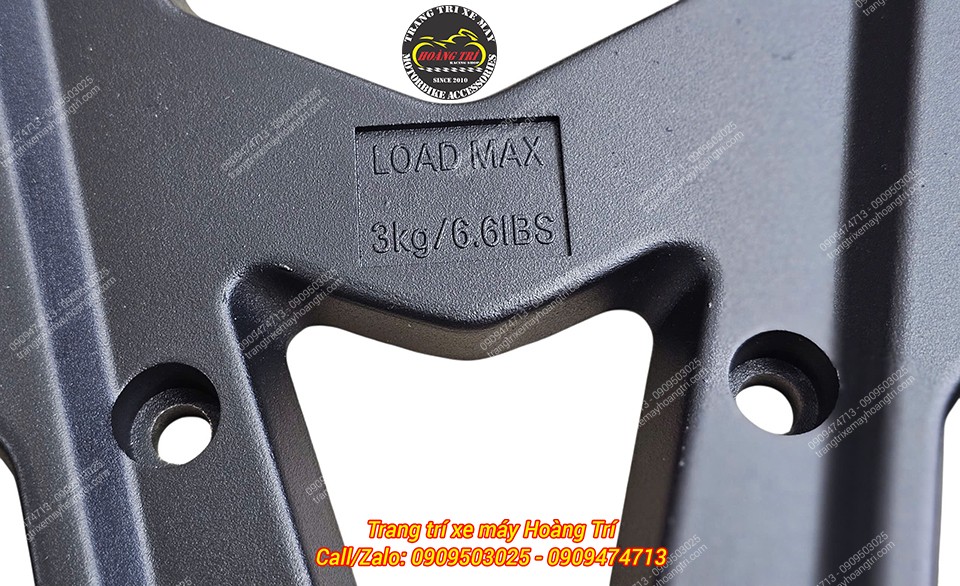 Cận cảnh mặt baga monorack NVX khắc tải trọng tối đa 3kg, hoàn thiện sắc nét, rõ thông số