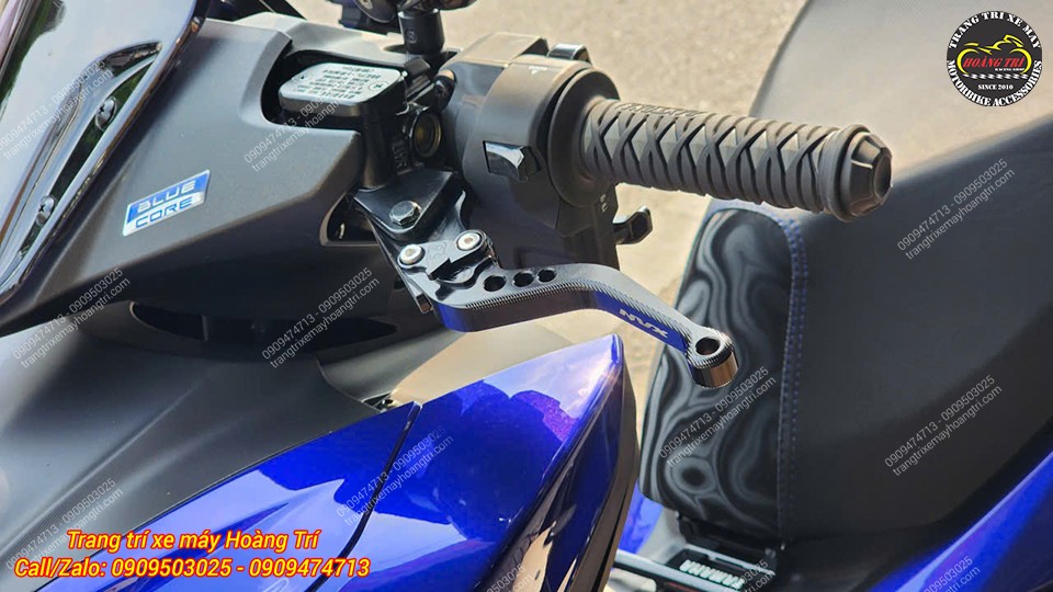 Cận cảnh bao tay Daytona kết hợp tay thắng độ trên NVX V3, hoàn thiện gọn gàng, thẩm mỹ và tiện dụng