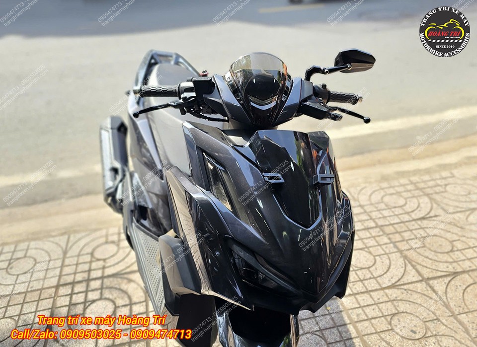 Tổng thể trước Vario 160 lắp mão chắn gió HT trong suốt ấn tượng