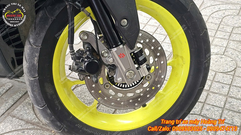 Cận cảnh bánh trước với phuộc Kingham, tương thích hoàn hảo với phanh ABS trên NVX V2