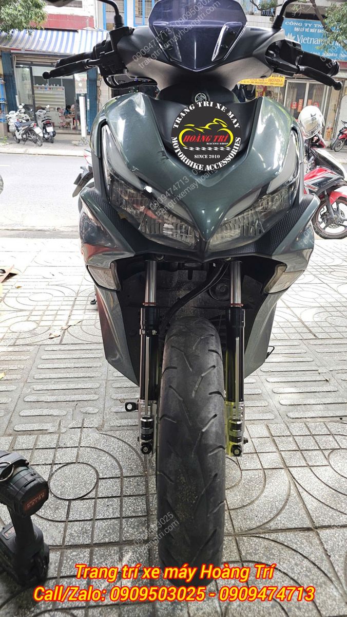 Góc nhìn trực diện từ phía trước, cho thấy phuộc Kingham đã lắp phù hợp hoàn hảo với xe