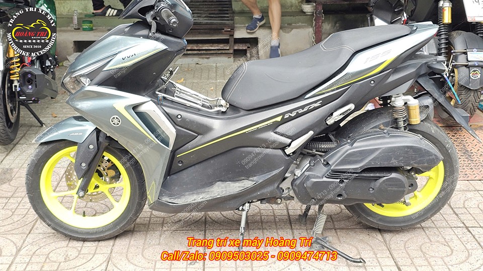 Tổng thể chiếc Yamaha NVX V2 zin từng chi tiết với nhu cầu nâng cấp phuộc trước