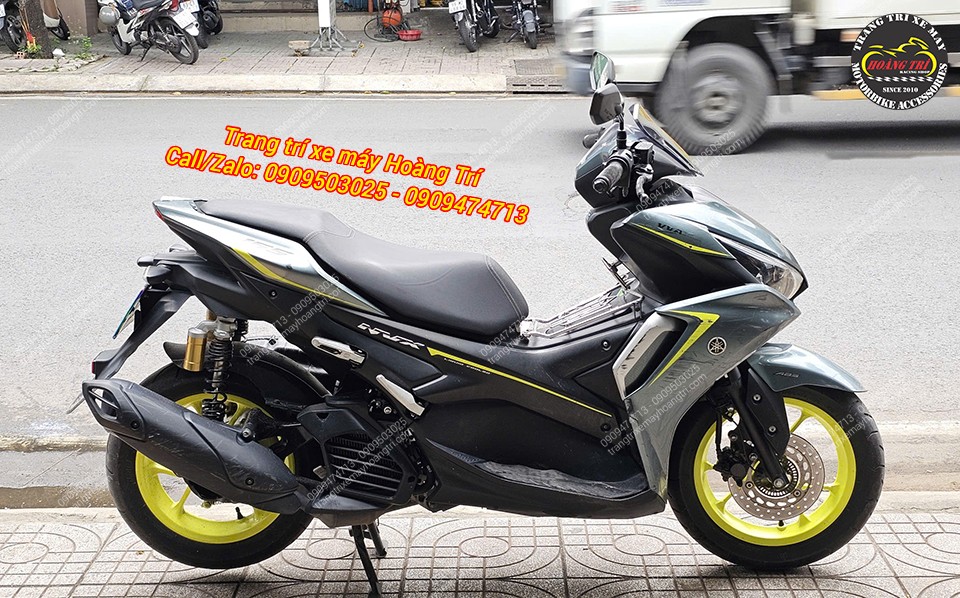 Phuộc sau bình dầu cho kiểu dáng xe trông thể thao và anh khách quyết định thay phuộc trước Kingham