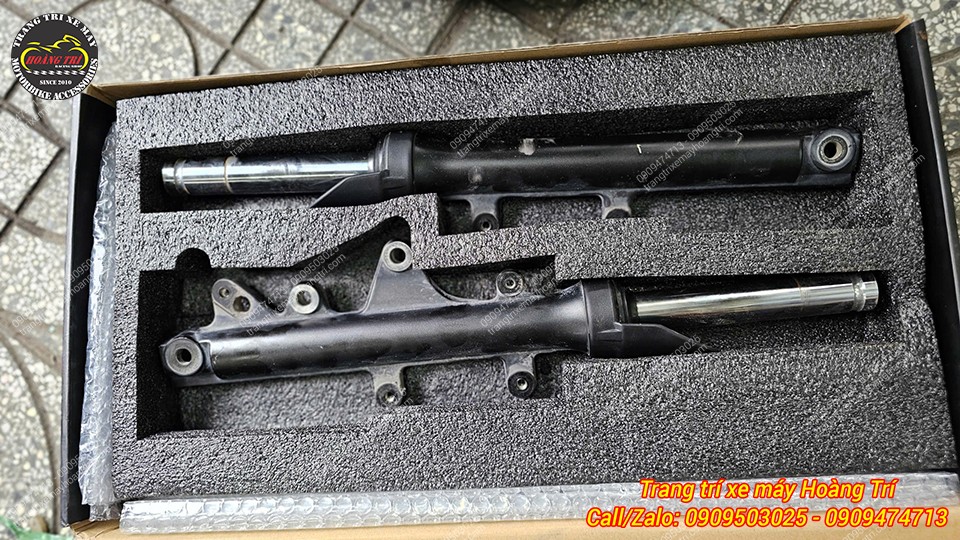 Cặp phuộc zin (nguyên bản) của Yamaha NVX đã được tháo ra và đặt gọn gàng gửi lại cho khách