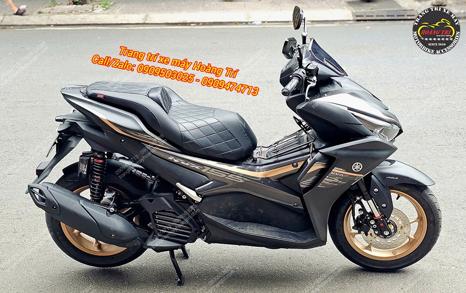 Góc toàn cảnh bên phải cho thấy NVX V2 đã được trang bị phuộc USD Kingham cùng các phụ kiện đi kèm