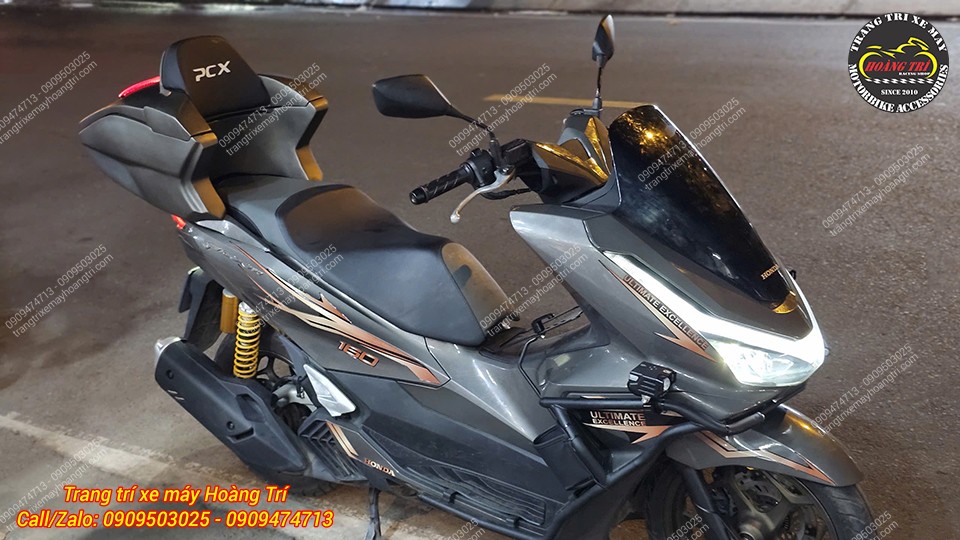 PCX 160 với khung chống đổ, thùng sau tựa lưng sẵn sàng cho những chuyến đi xa