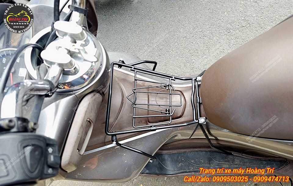 Góc nhìn từ trên xuống baga giữa PCX 2010, thiết kế ôm sàn, không ảnh hưởng tư thế lái