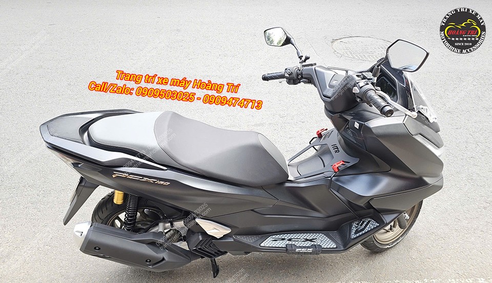 Tổng thể baga giữa CNC PCX 160 gắn cùng móc treo nổi bật trang trí xe PCX 160