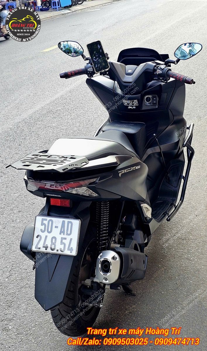 Đuôi xe PCX 160 vẫn gọn gàng khi nâng cấp baga sau HTR CNC - Hài hòa với tổng thể xe màu đen mờ