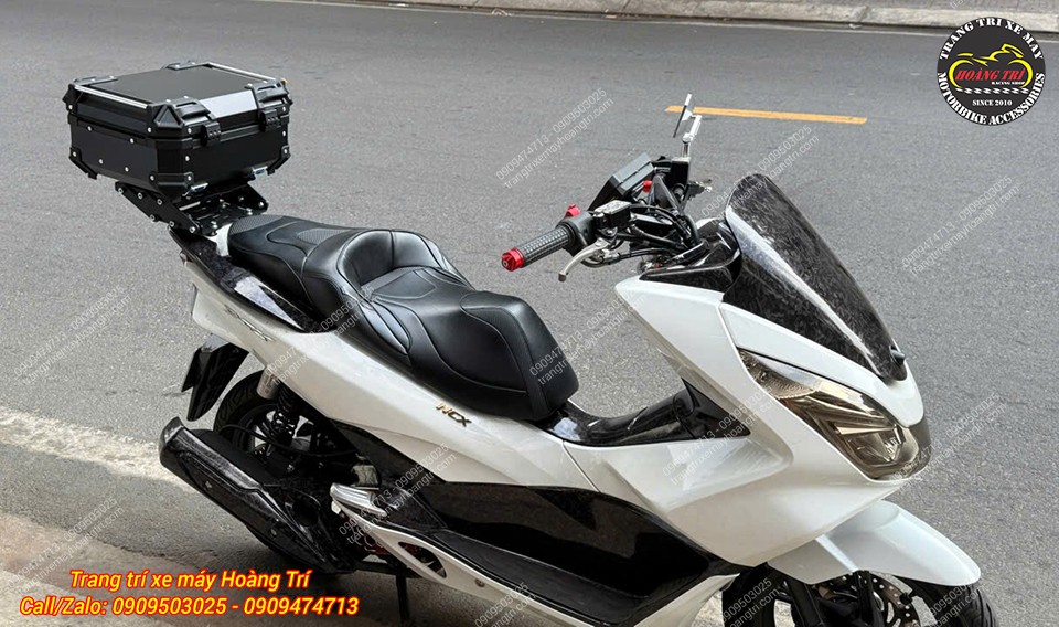 Khi nâng cấp baga trượt PCX đừng quên trang bị cùng chiếc thùng sau giúp tăng vẻ ngoài tiện dụng hơn