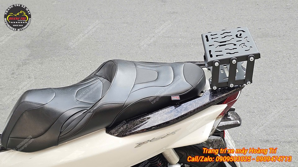 Baga trượt PCX ở tư thế đang được đẩy lên phía trên giúp dời vị trí của chiếc baga lên phía trên