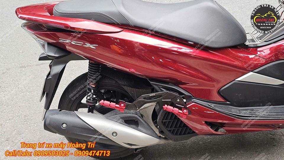 Gác chân phụ HTR mang đến sự tiện ích tối đa cho cả 2 người ngồi sau trên PCX 2018