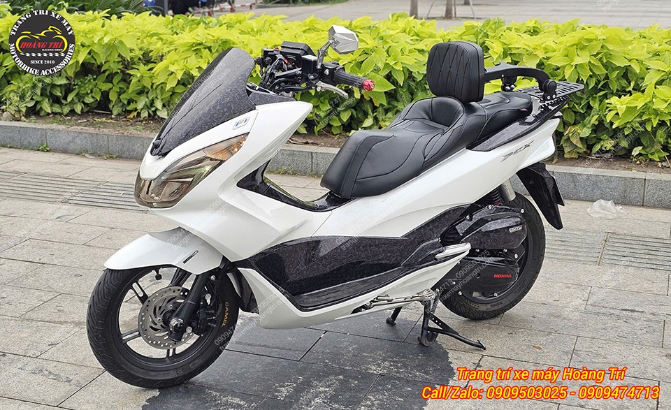 Góc nhìn phía trước khi tựa lưng được gập lên để sử dụng cho người ngồi trước