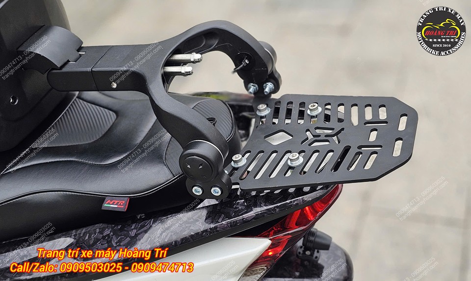 Chi tiết phần lắp đặt của tựa lưng và phần đế trên xe, có thể bật lên gập xuống để thay đổi vị trí