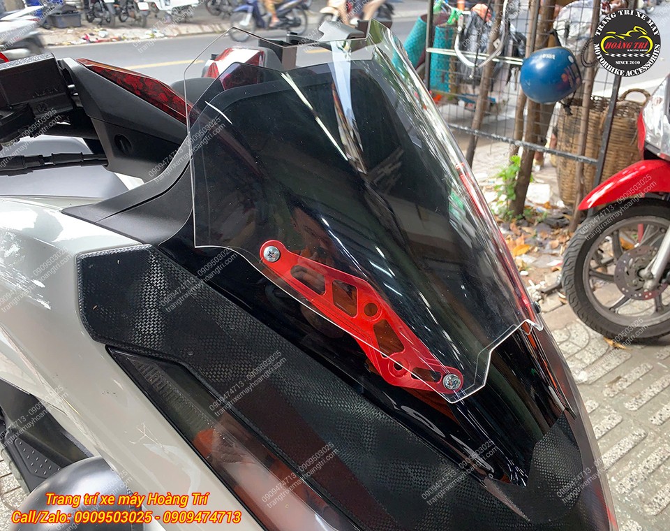 Góc nghiêng kính chắn gió Tanu gắn PCX 160 giúp trang trí hiệu quả tạo điểm nhấn cho xe