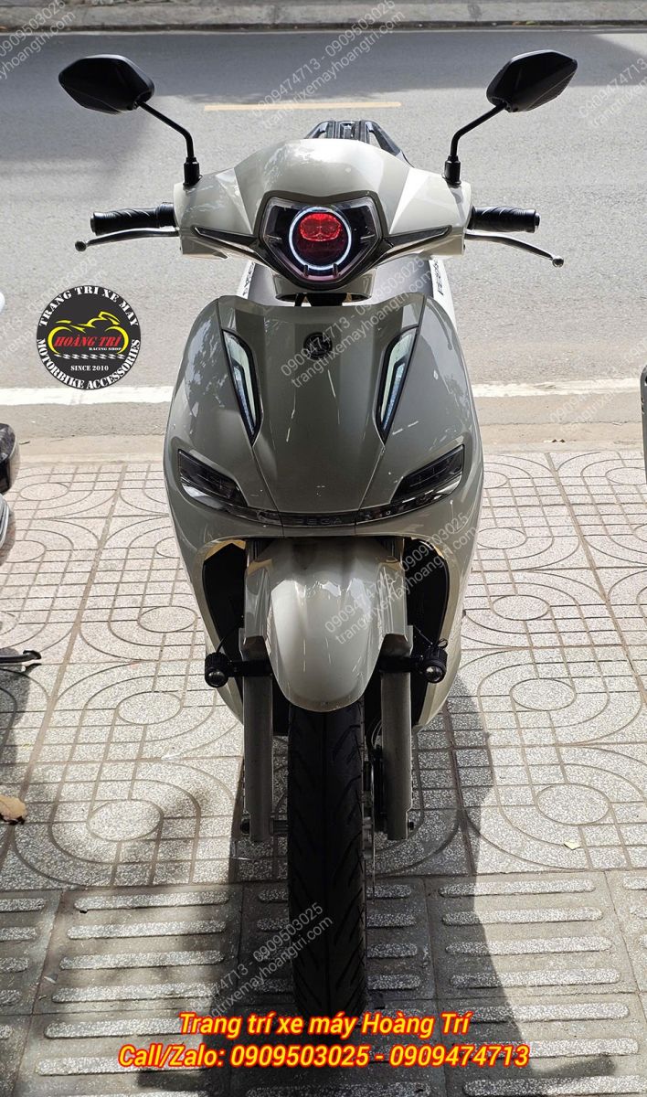 Góc chụp trực diện thể hiện sự khác biệt và cuốn hút của Pega S sau khi nâng cấp đèn bi cầu CB150HP