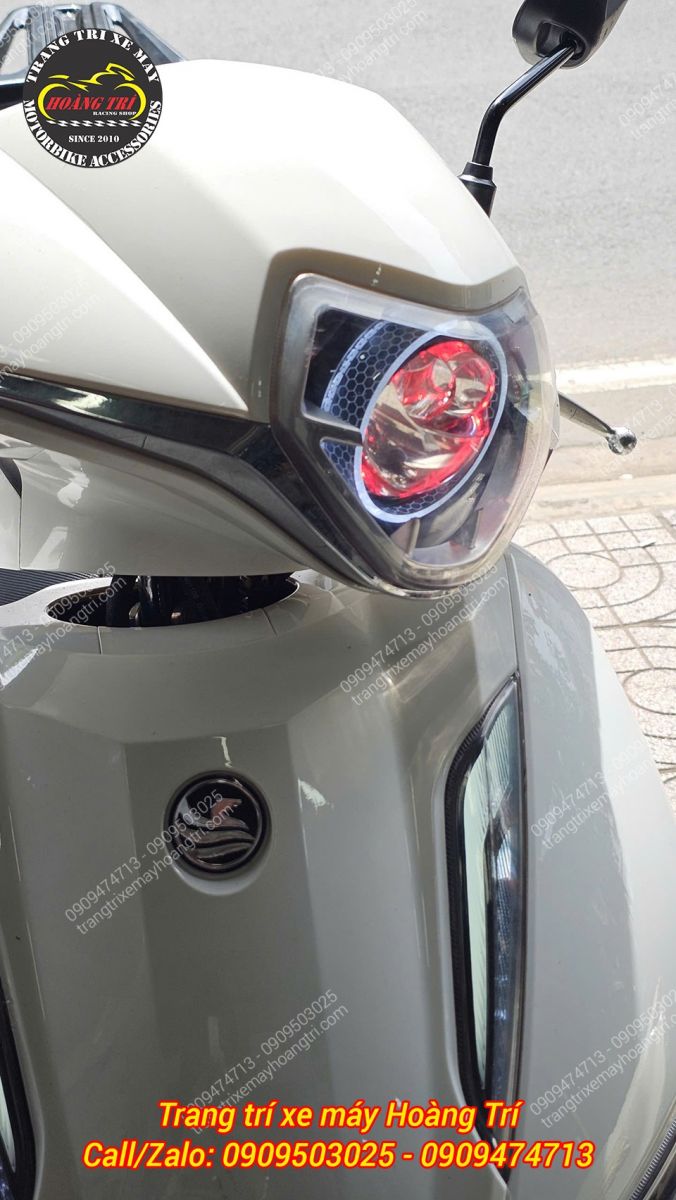 Cận cảnh chi tiết bi cầu Titan đã lắp, ánh sáng đỏ của hiệu ứng mắt quỷ nổi bật