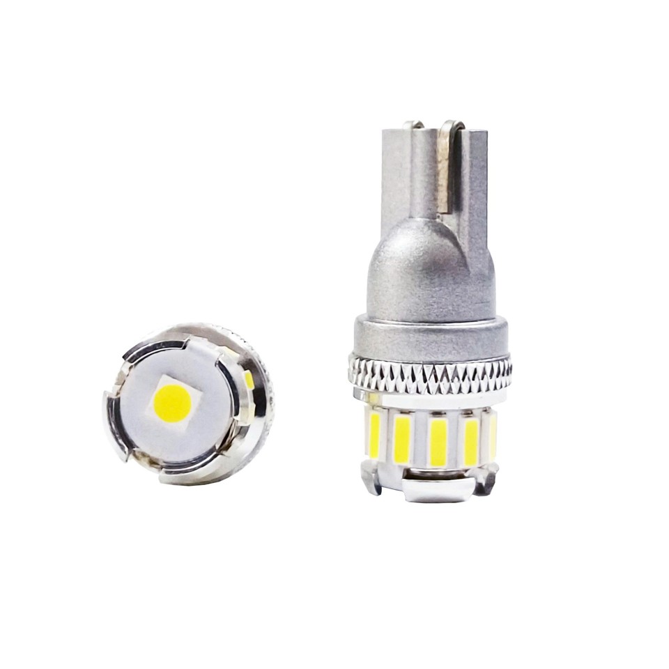 Phần đỉnh đèn được bổ sung thêm chip LED giúp tăng cường độ sáng