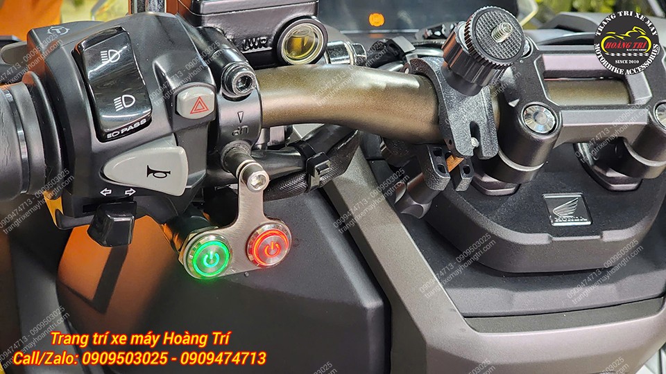 Cận cảnh công tắc Led đôi gắn ghi đông ADV, điều khiển đa chức năng chiếu sáng tiện lợi